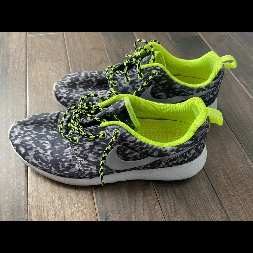 Nike Roshe Women’s Size 8